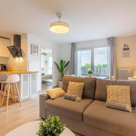 Bright With Terrace And Parking