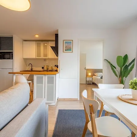 Bright With Terrace And Parking Apartment