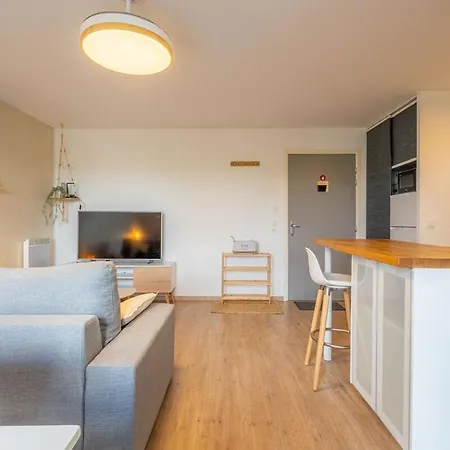 Apartment Bright With Terrace And Parking *