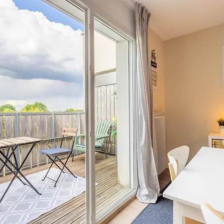 Bright With Terrace And Parking Merignac (Gironde)