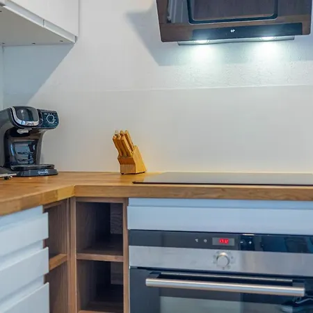 Bright With Terrace And Parking * Merignac (Gironde)